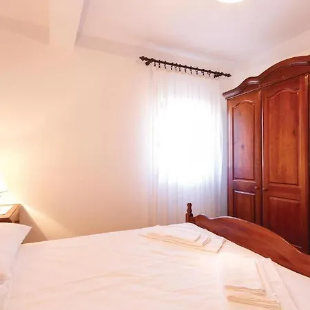 Frankovici Stara Vala - Istra * Tinjan